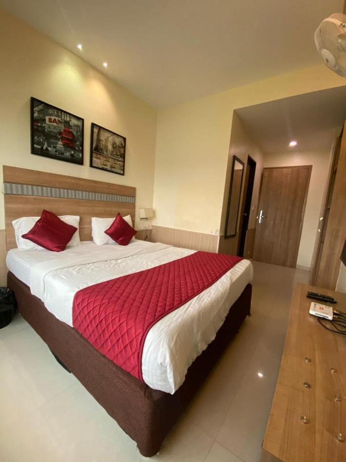 Hotel Airport Prime -Near Mumbai International Airport Andheri East Exteriör bild