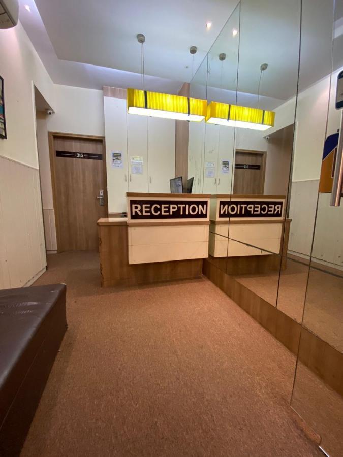 Hotel Airport Prime -Near Mumbai International Airport Andheri East Exteriör bild