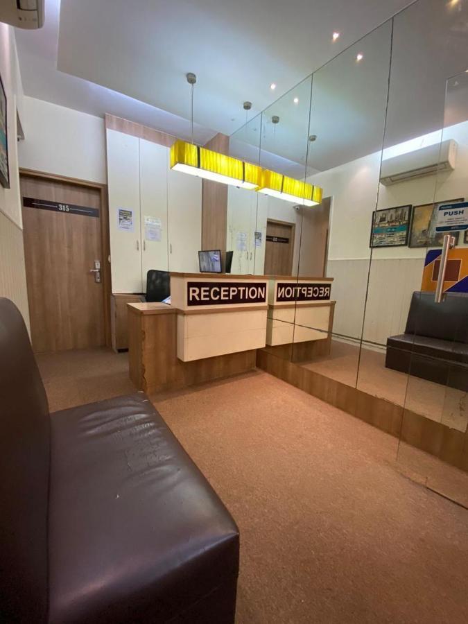 Hotel Airport Prime -Near Mumbai International Airport Andheri East Exteriör bild